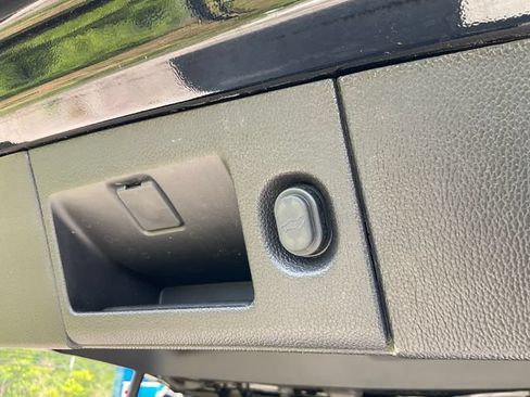 Used 2019 Cadillac Escalade Premium Luxury AWD/4WD image 21
