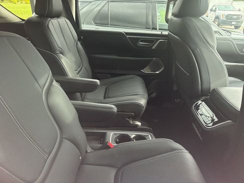 Used 2025 INFINITI QX80 Sensory AWD/4WD image 6