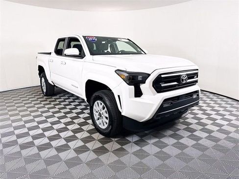 Used 2025 Toyota Tacoma SR5 image 2