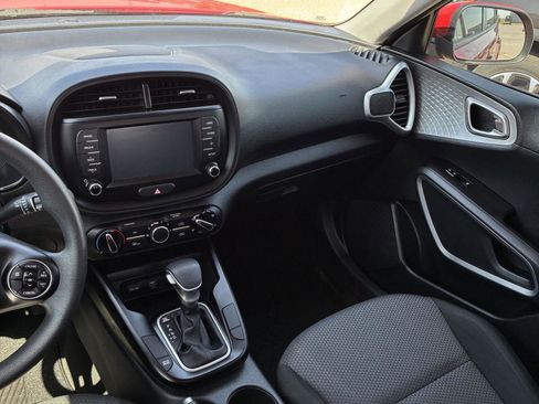 Used 2020 Kia Soul LX image 8