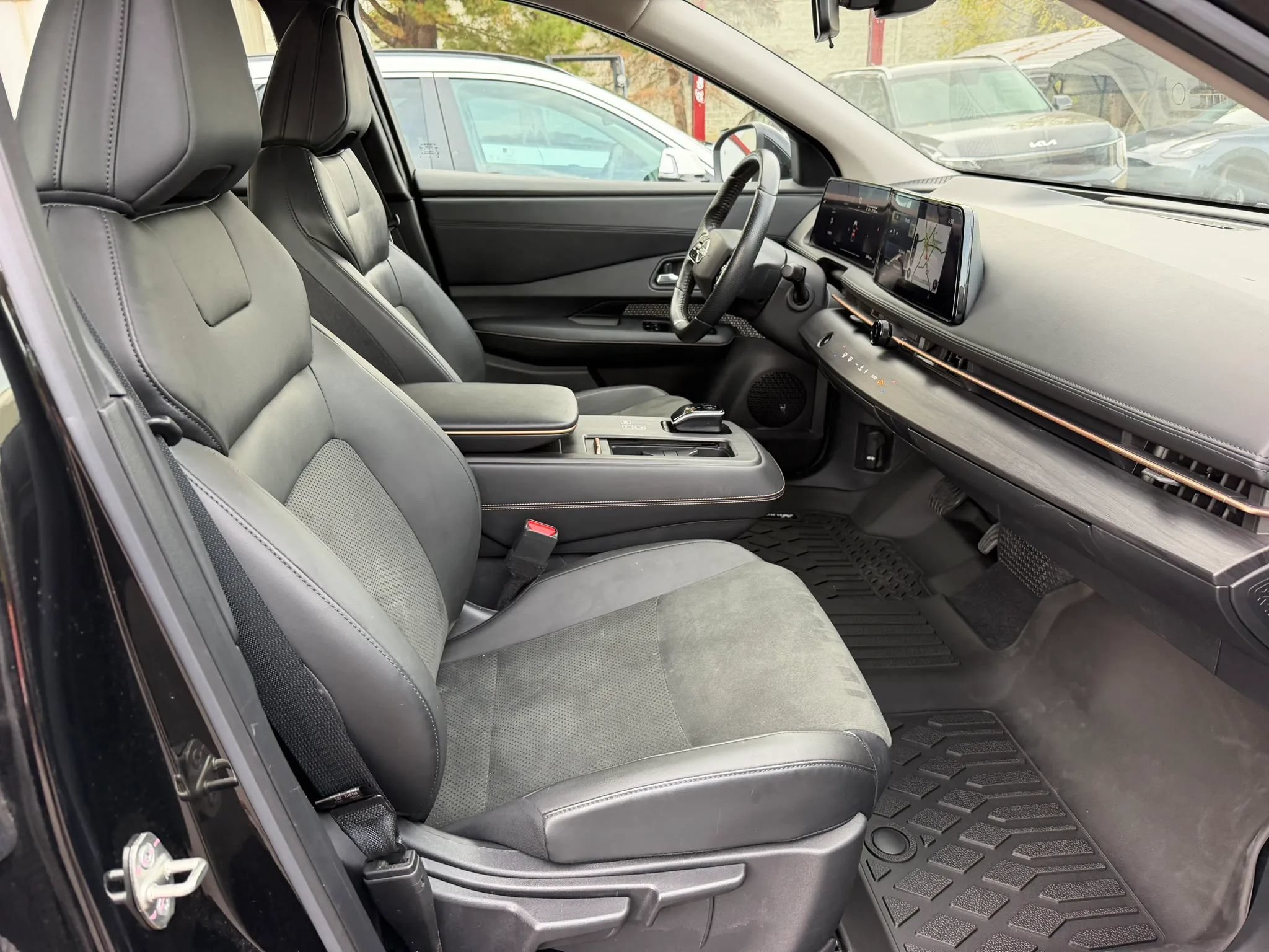 Used 2023 Nissan Ariya FWD image 21