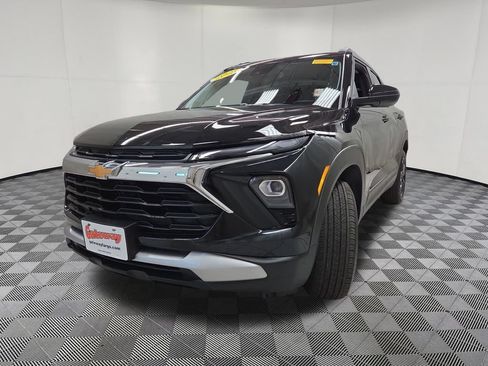 Used 2025 Chevrolet TrailBlazer LT w/ Convenience Package AWD/4WD image 7