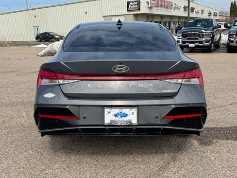 Used 2024 Hyundai Elantra Limited FWD image 3