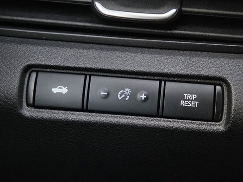 Used 2025 Nissan Altima 2.5 SV FWD image 24