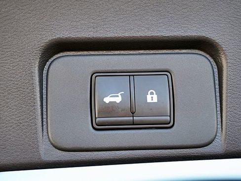 Used 2024 Nissan Rogue SV FWD image 15