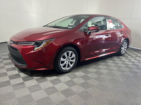 Used 2024 Toyota Corolla LE image 7