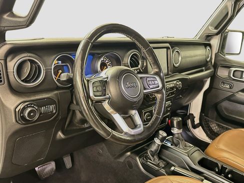 Used 2020 Jeep Wrangler Unlimited Sahara AWD/4WD image 18