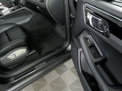 Certified 2026 Porsche Macan AWD/4WD image 26