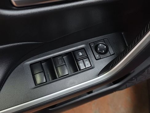 Used 2021 Toyota RAV4 XLE w/ Convenience Package image 19