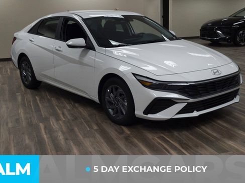 Certified 2024 Hyundai Elantra Blue image 4