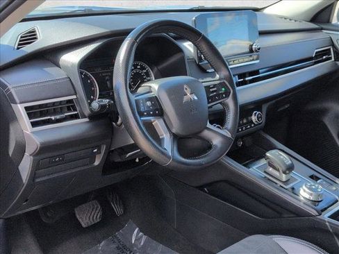 Used 2024 Mitsubishi Outlander SE image 10