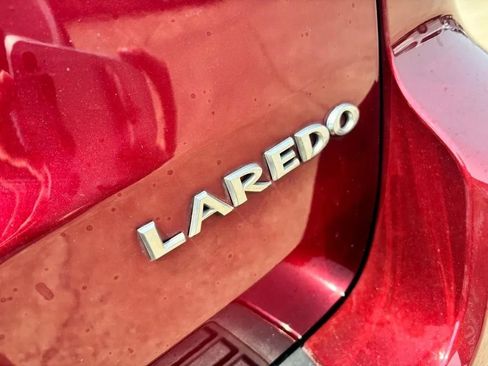 Used 2021 Jeep Grand Cherokee Laredo AWD/4WD image 9