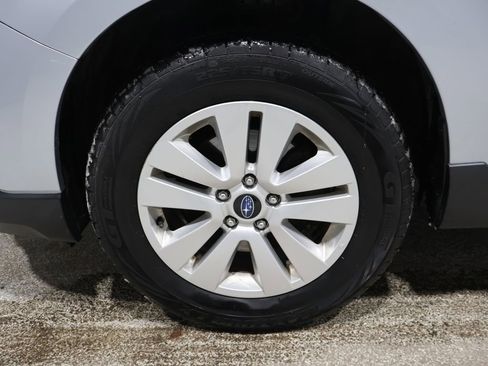 Used 2017 Subaru Outback 2.5i Premium image 8