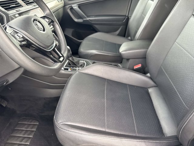 Used 2020 Volkswagen Tiguan SEL FWD image 19