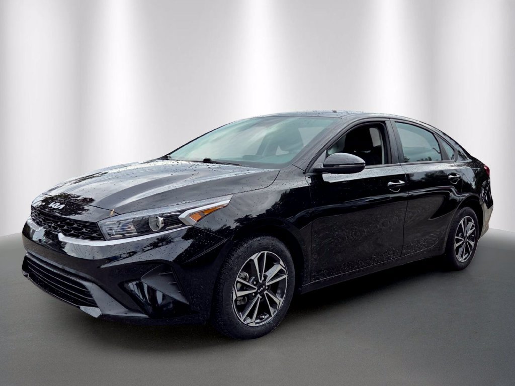 Used 2024 Kia Forte LXS w/ LXS Technology Package FWD image 3