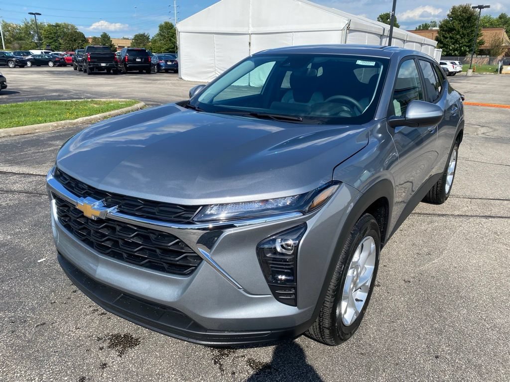 New 2026 Chevrolet Trax LS w/ LS Convenience Package FWD image 3