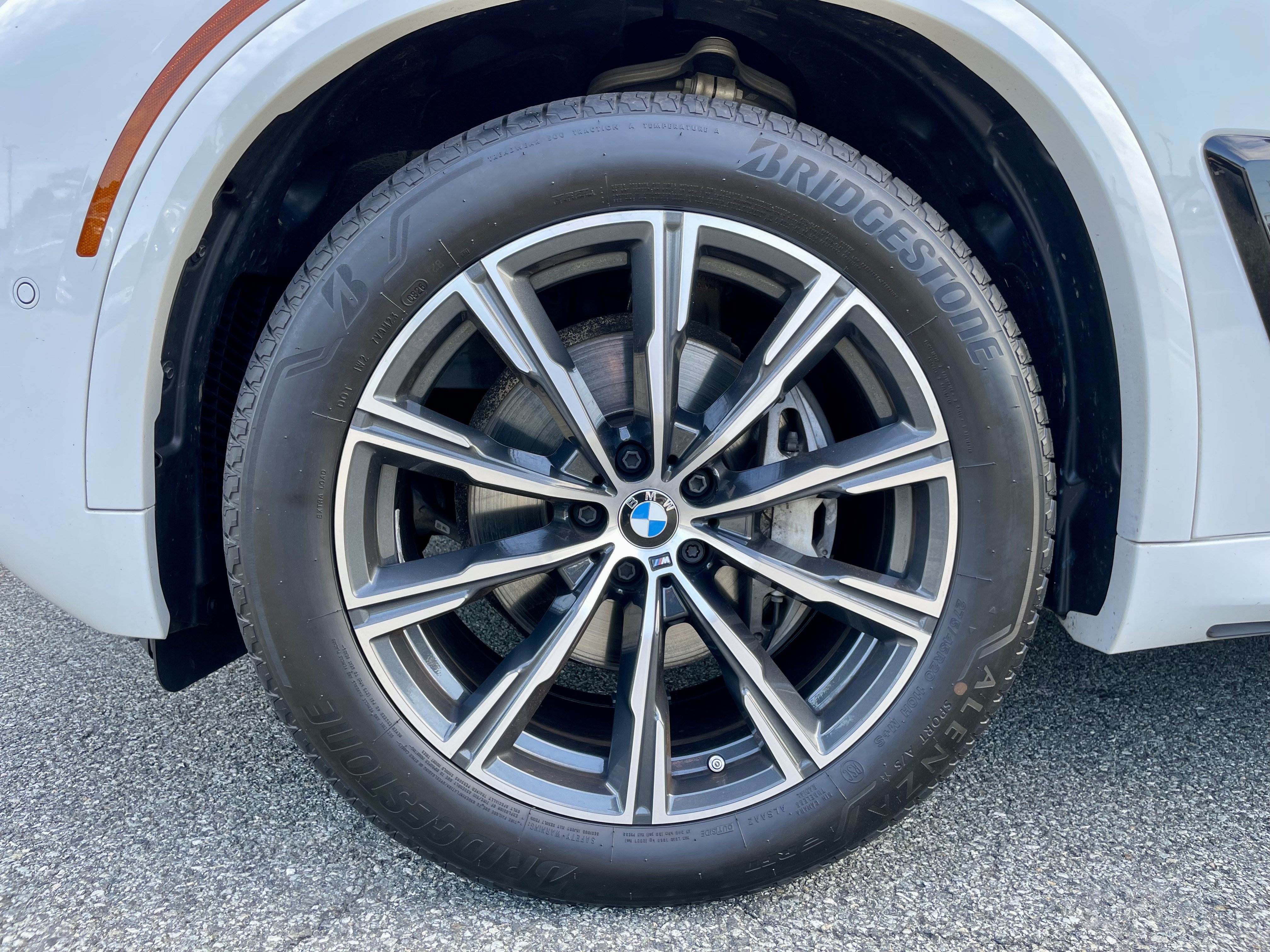 Used 2024 BMW X5 xDrive40i w/ M Sport Package AWD/4WD image 9