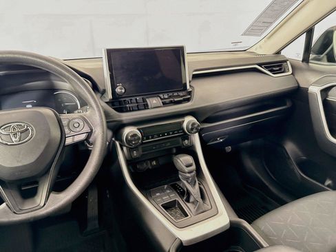 Certified 2025 Toyota RAV4 XLE FWD image 32