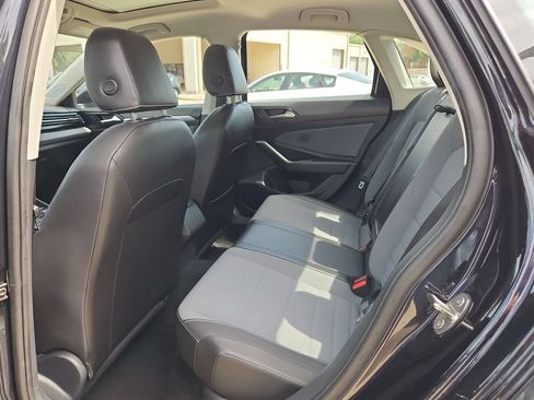 Used 2025 Volkswagen Jetta SE FWD image 28