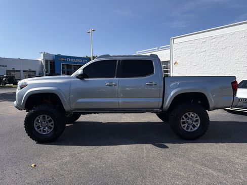 Used 2022 Toyota Tacoma SR5 w/ Technology Package RWD image 16