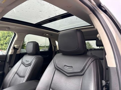 Used 2018 Cadillac XT5 Luxury w/ Driver Awareness Package AWD/4WD image 12
