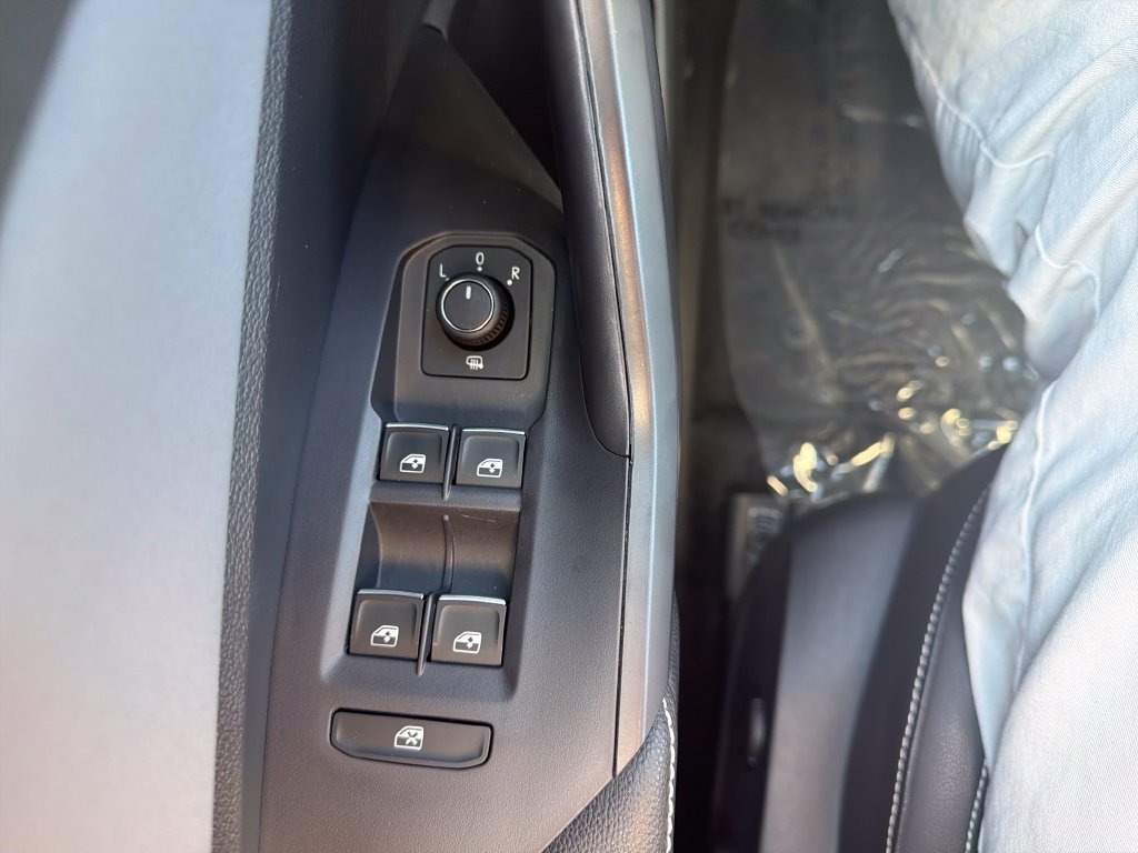 Certified 2025 Volkswagen Jetta SE FWD image 22