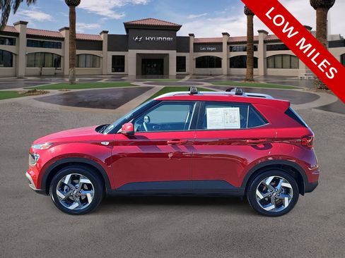 Used 2025 Hyundai Venue SEL FWD image 5