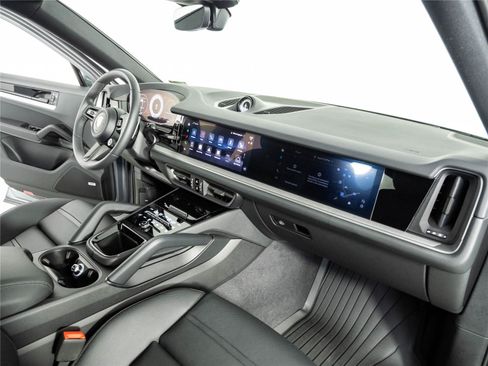 Certified 2026 Porsche Cayenne Coupe AWD/4WD image 25