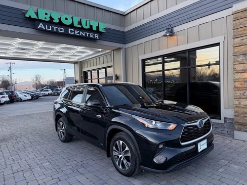 Used 2023 Toyota Highlander XLE image 10