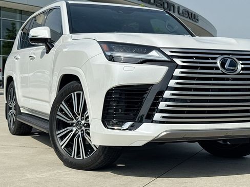 Used 2024 Lexus LX 600 4WD w/ Luxury Package image 9