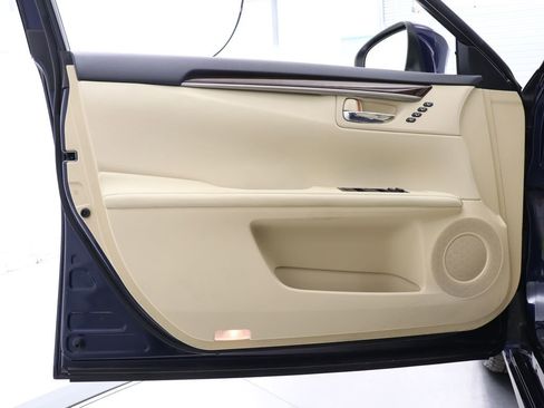 Used 2015 Lexus ES 350 w/ Luxury Package image 36