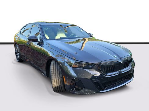 Used 2025 BMW 530i w/ M Sport Package RWD image 1