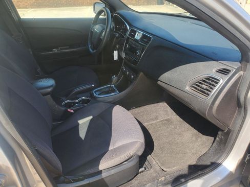 Used 2013 Chrysler 200 LX FWD image 5