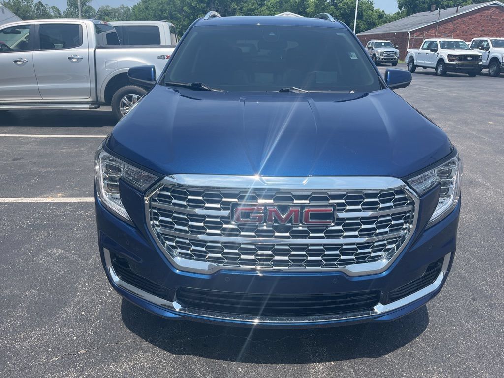 Used 2022 GMC Terrain Denali w/ Denali Premium Package AWD/4WD image 8