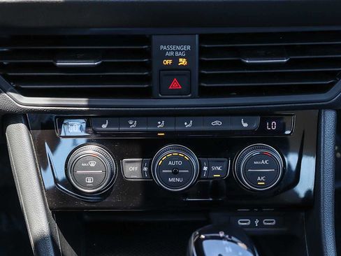 Certified 2024 Volkswagen Jetta SE FWD image 13
