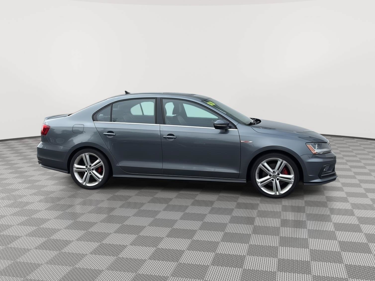 Used 2017 Volkswagen Jetta GLI FWD image 4