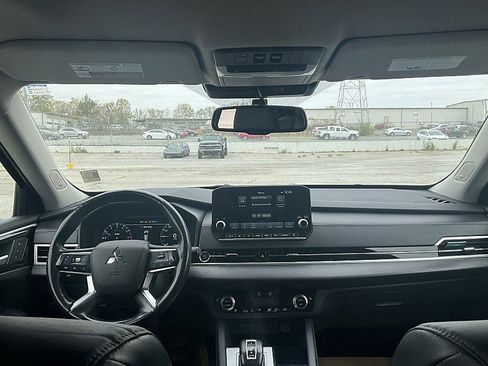 Used 2024 Mitsubishi Outlander SEL image 8