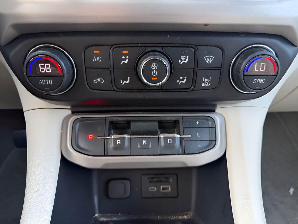 Used 2020 GMC Acadia Denali w/ Technology Package FWD image 30