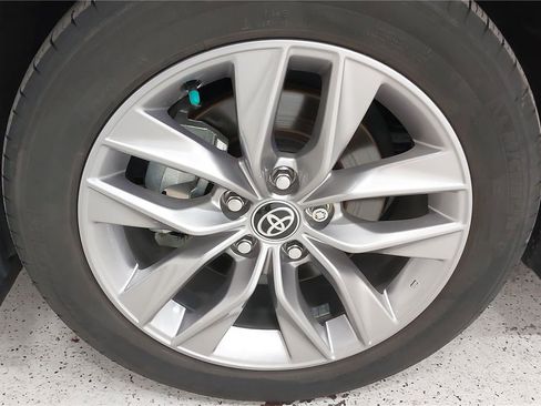 Used 2021 Toyota Avalon XLE w/ Carpet Mat Package (TMS) image 19