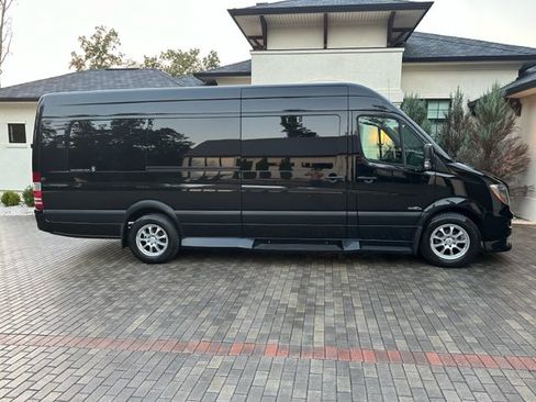 Used 2017 Mercedes-Benz Sprinter 2500 image 3