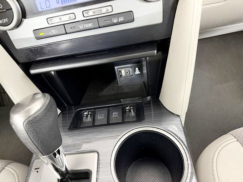 Used 2012 Toyota Camry XLE w/ Leather Pkg FWD image 59