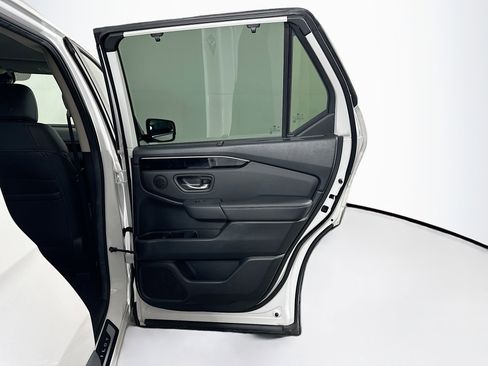 Used 2025 Honda Pilot EX-L image 31