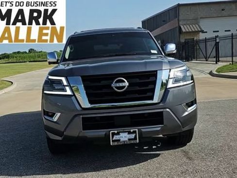 Used 2023 Nissan Armada Platinum w/ Captain's Chairs Package RWD image 3