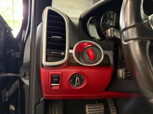 Used 2014 Porsche Cayenne GTS AWD/4WD image 18