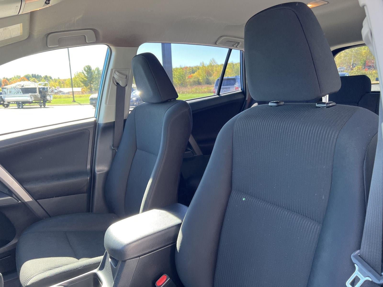 Used 2016 Toyota RAV4 LE AWD/4WD image 15