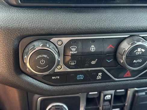 Used 2024 Jeep Wrangler Unlimited w/ Convenience Group AWD/4WD image 22