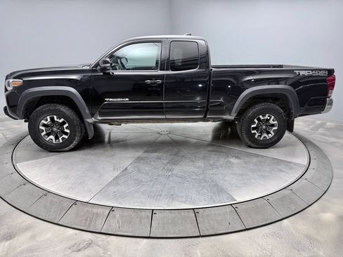 Used 2016 Toyota Tacoma TRD Off-Road w/ Towing Package AWD/4WD image 8