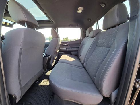Used 2016 Toyota Tacoma TRD Sport AWD/4WD image 27