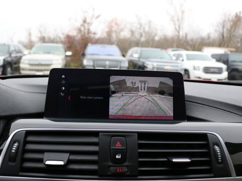 Used 2018 BMW 330i xDrive 330xi Sedan w/ Premium Package image 28