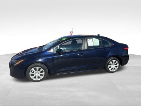 Used 2023 Toyota Corolla LE image 3